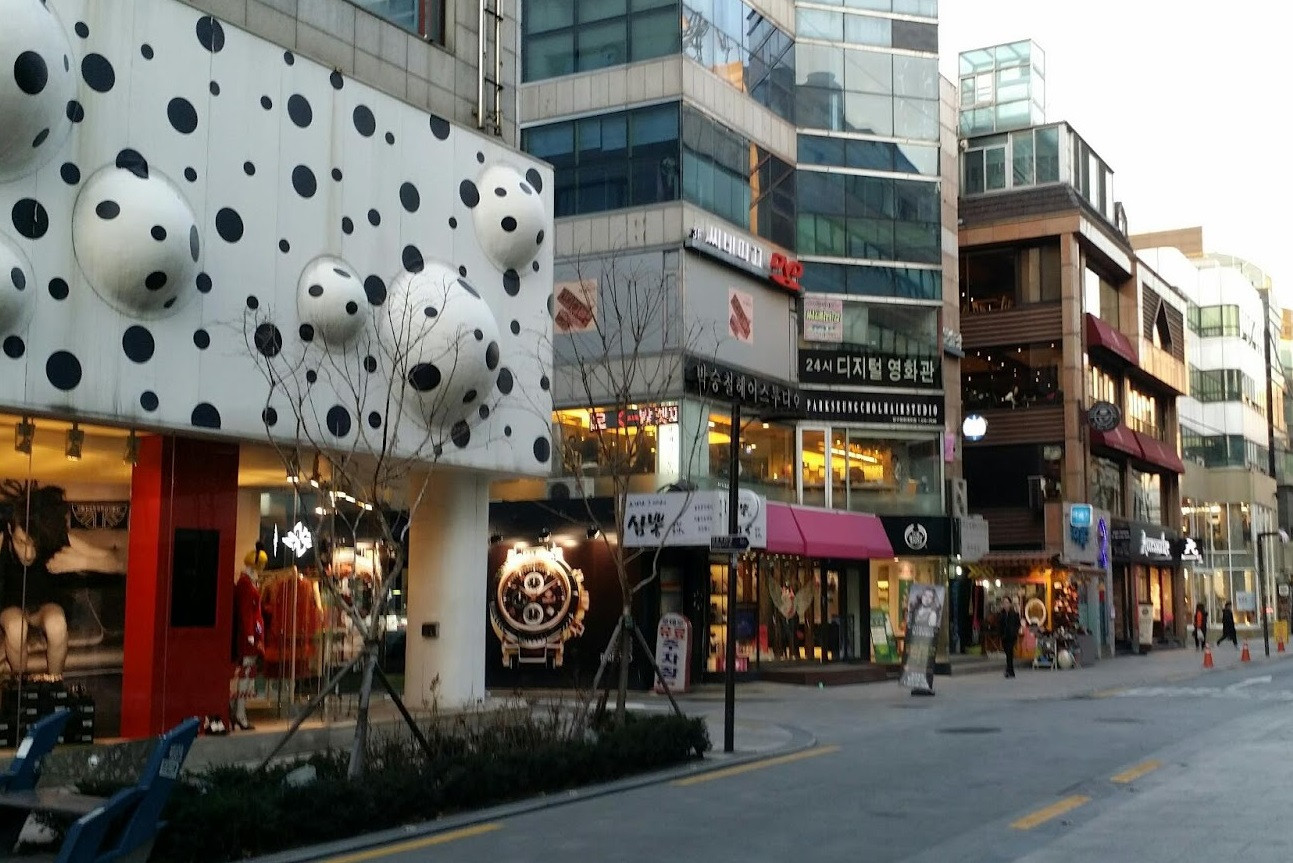 Apgujeong Rodeo Street with trendy fashion shops and cafes in Seoul