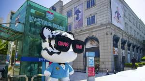 K-Star Road with K-pop GangnamDol bear statues in Apgujeong Seoul