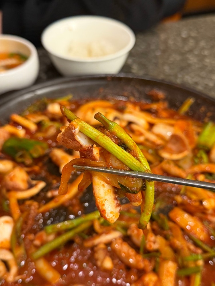 Traditional Korean cuisine spread at Baetgodong with banchan and stews