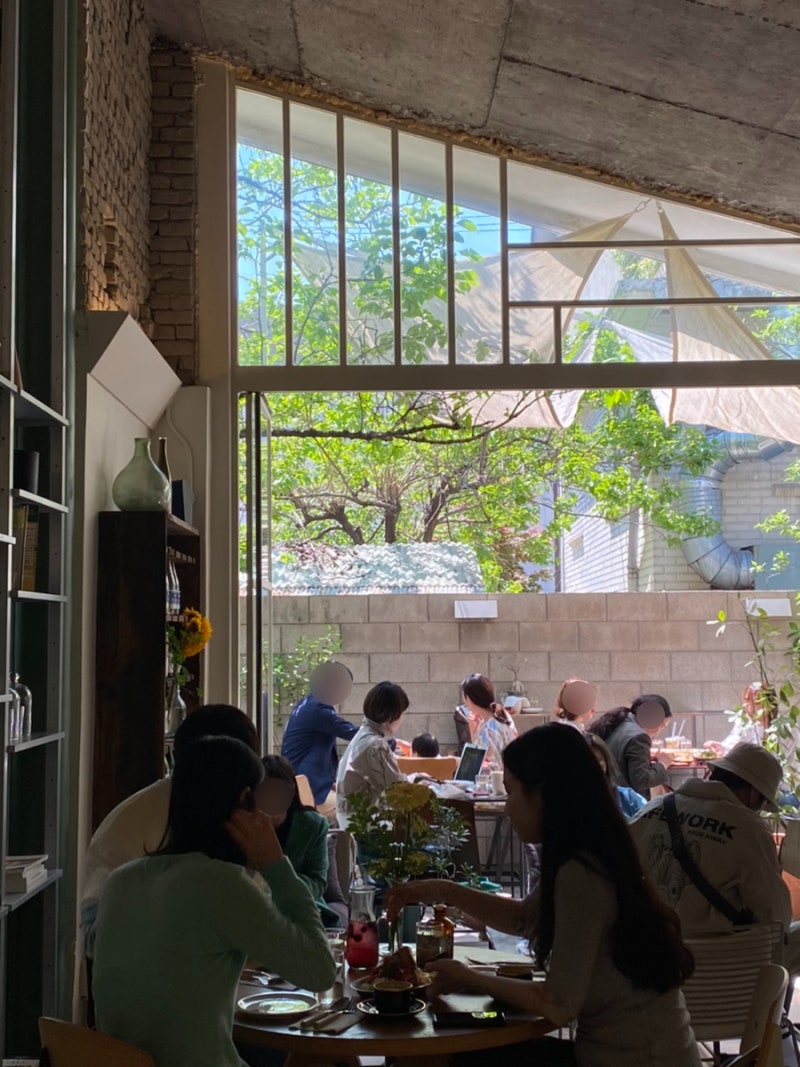 Delicate French-style pastries and seasonal cakes at Conte de Tulear