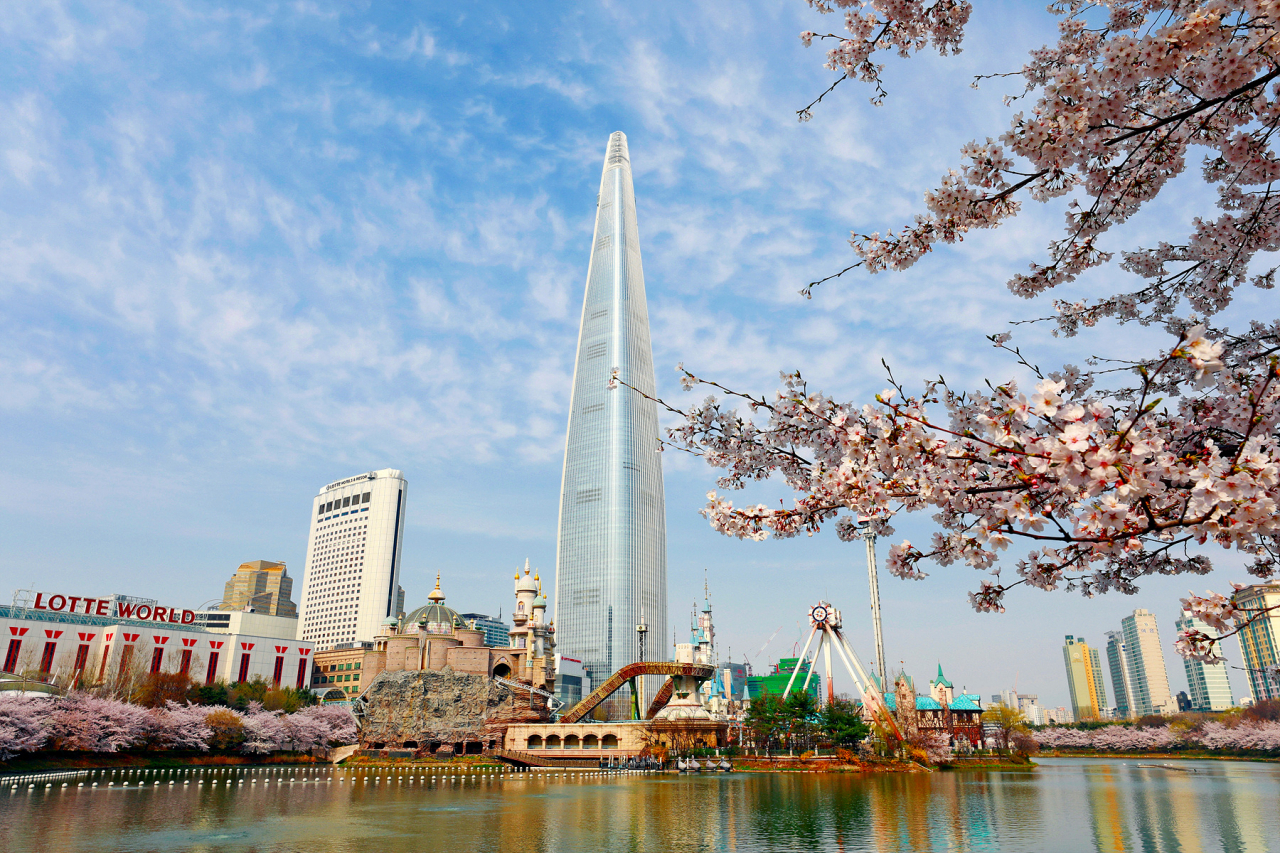 Lotte World Tower - Korea's tallest 555m skyscraper with Seoul Sky observation deck in Jamsil, Seoul